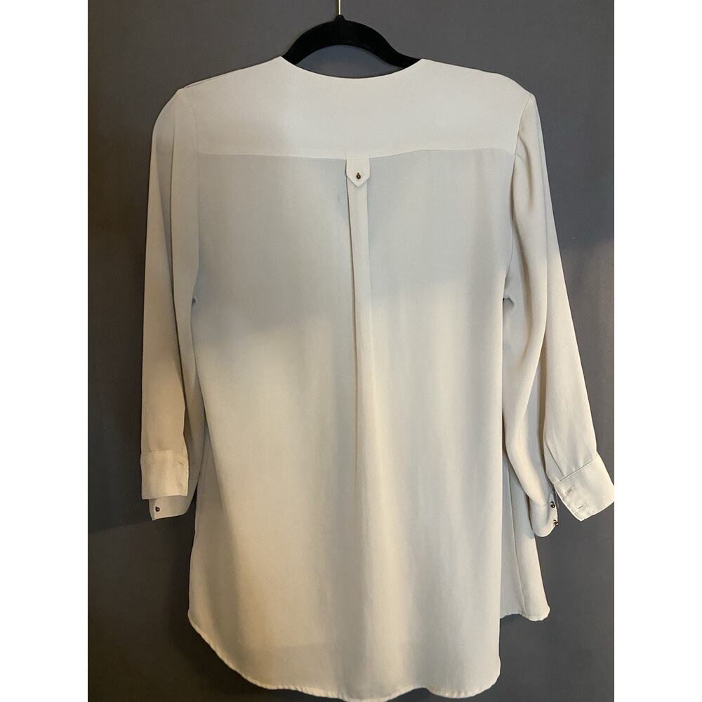 Express Women's White V-Neck Button 3/4 Sleeve Blouse Size M Regular - Picture 7 of 7